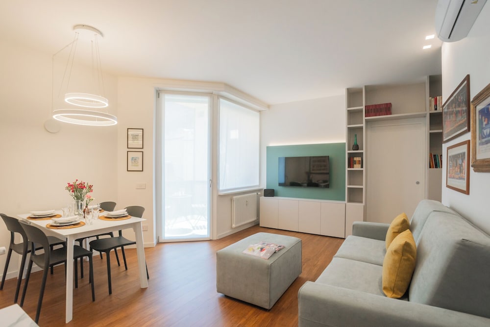 Como Volta Square With Terrace by Rent all Como