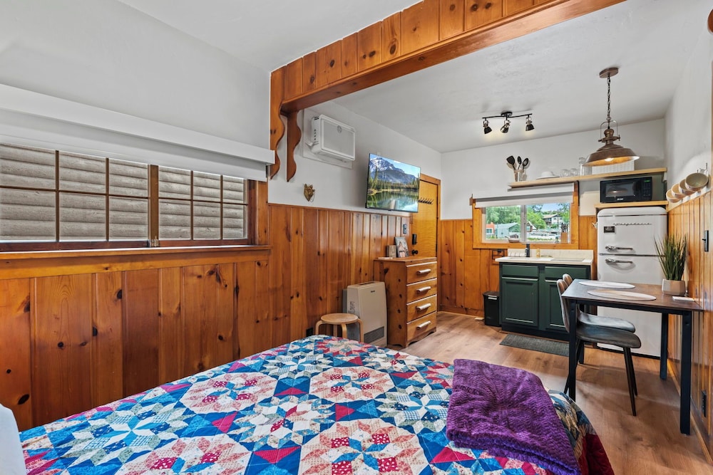 Timber Lodge Cabin 5