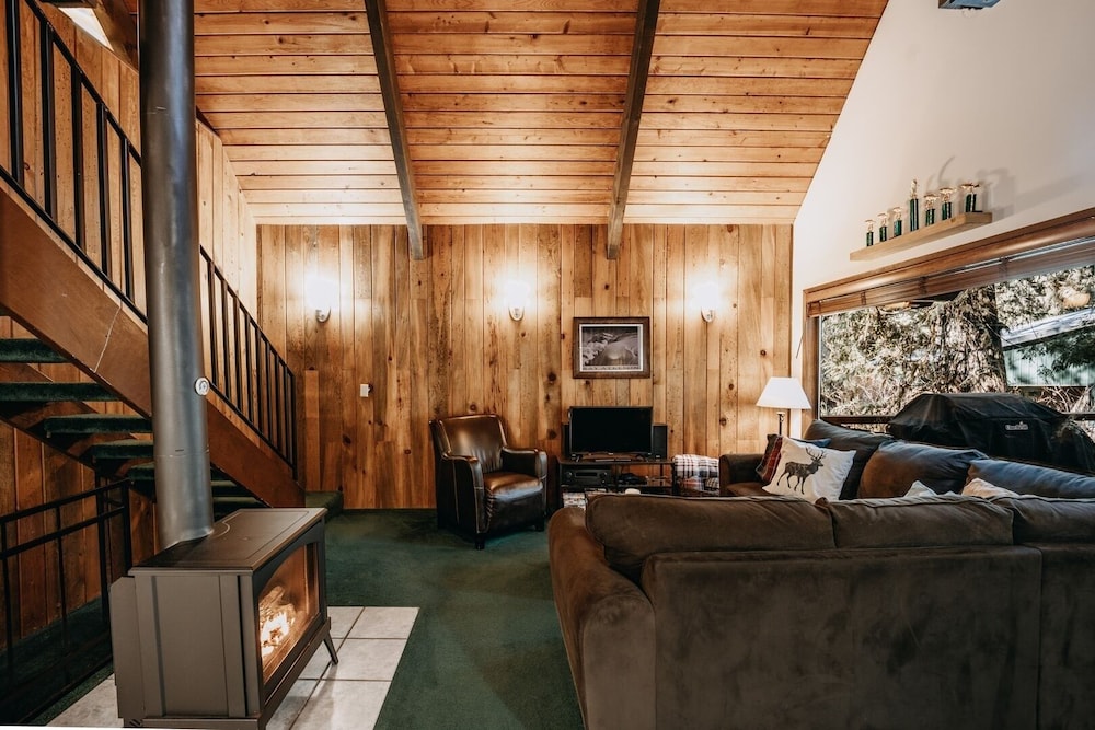 98sl - Hot Tub - Bbq - Pets Ok - Wifi - Sleeps 6 2 Bedroom Home by RedAwning