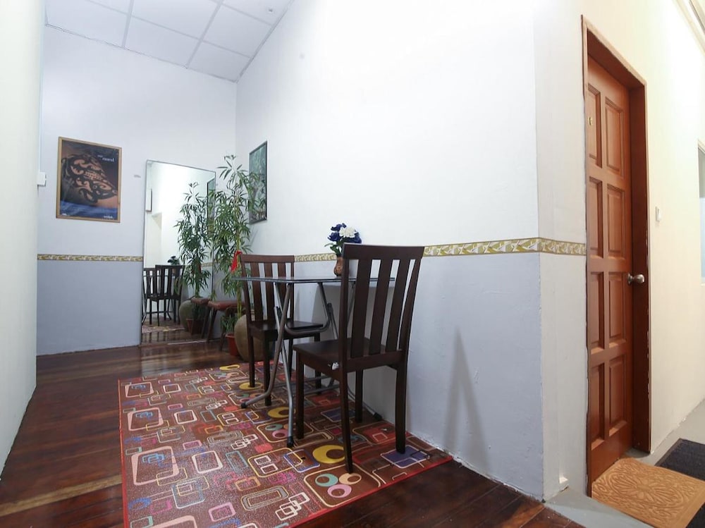 Single Bed in Mixed Dormitory Room With Ac in Kuching photo 8