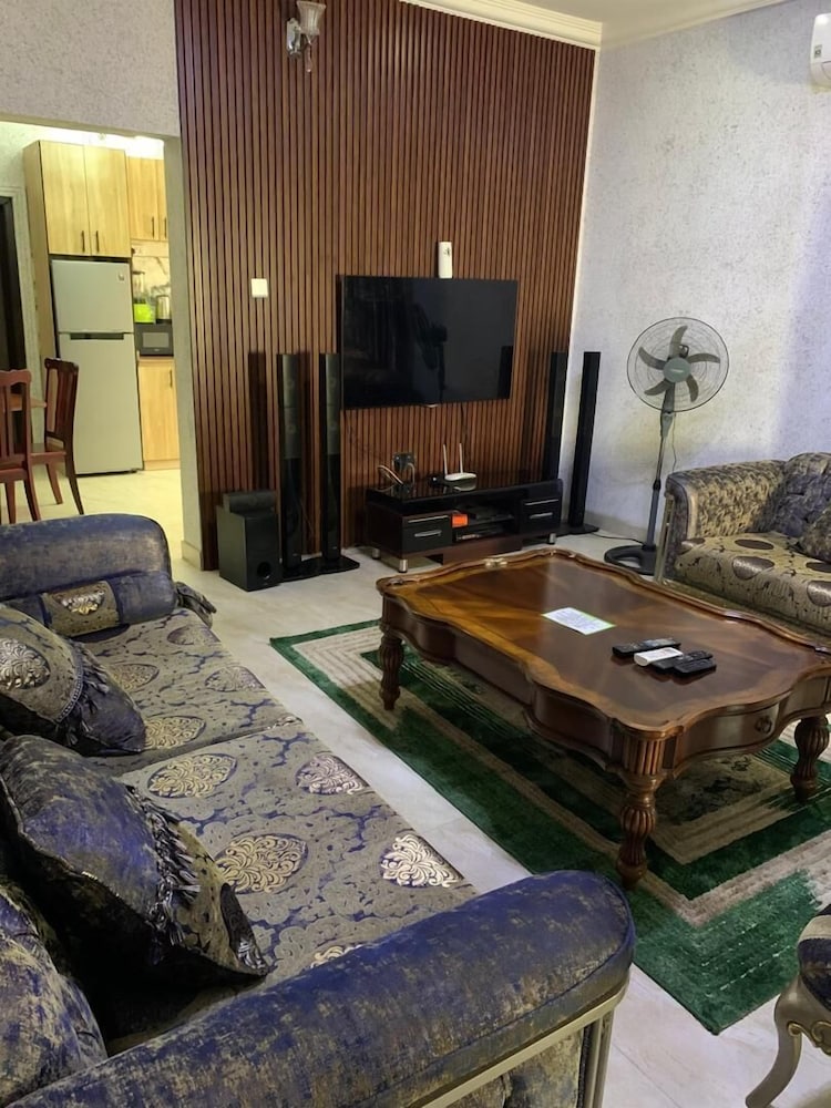 ELLEX SLEEVES APARTMENT