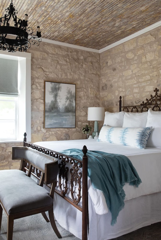 Luxurious Historic 5BR Fredericksburg inn w spa