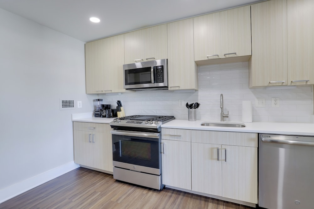 Walkable DC View Apartments