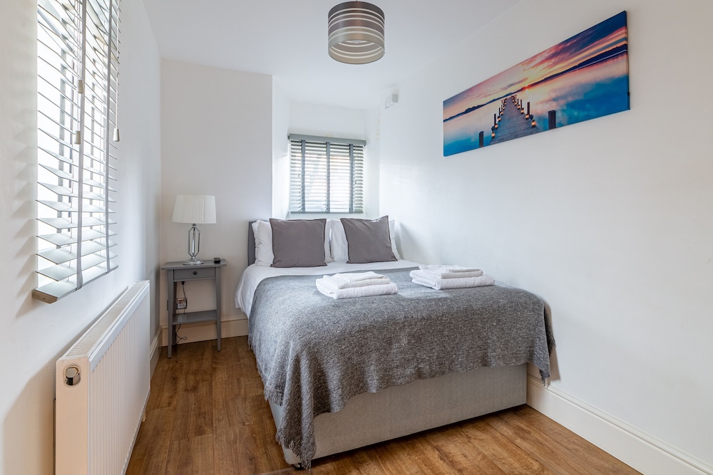 Luxury 2BDR apt Westcliffe Sleeps 4-6 view 5