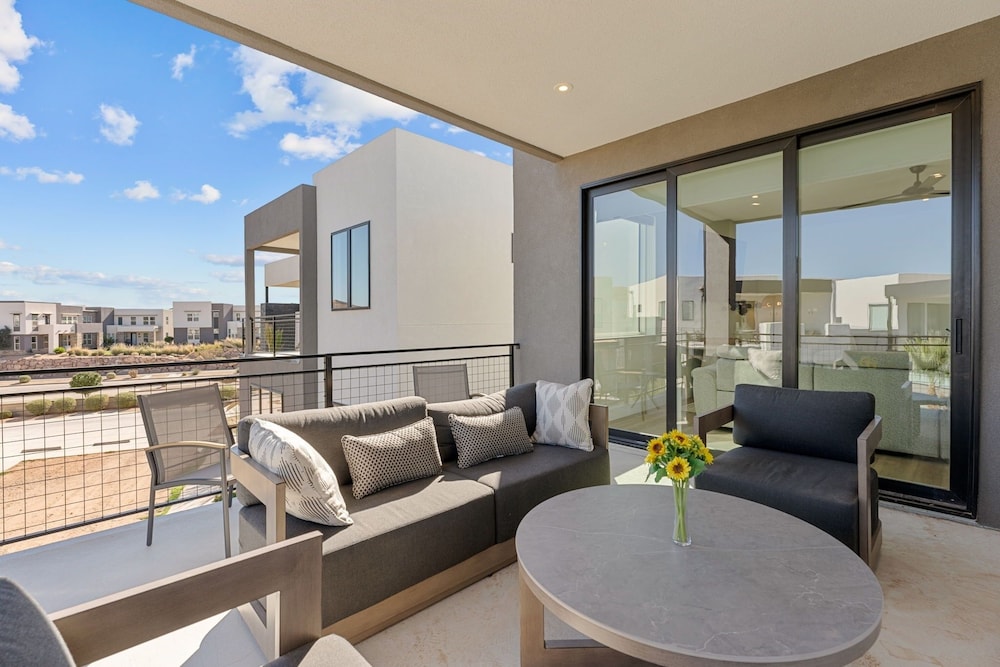 Salt And Sol 5 Bedroom Townhouse