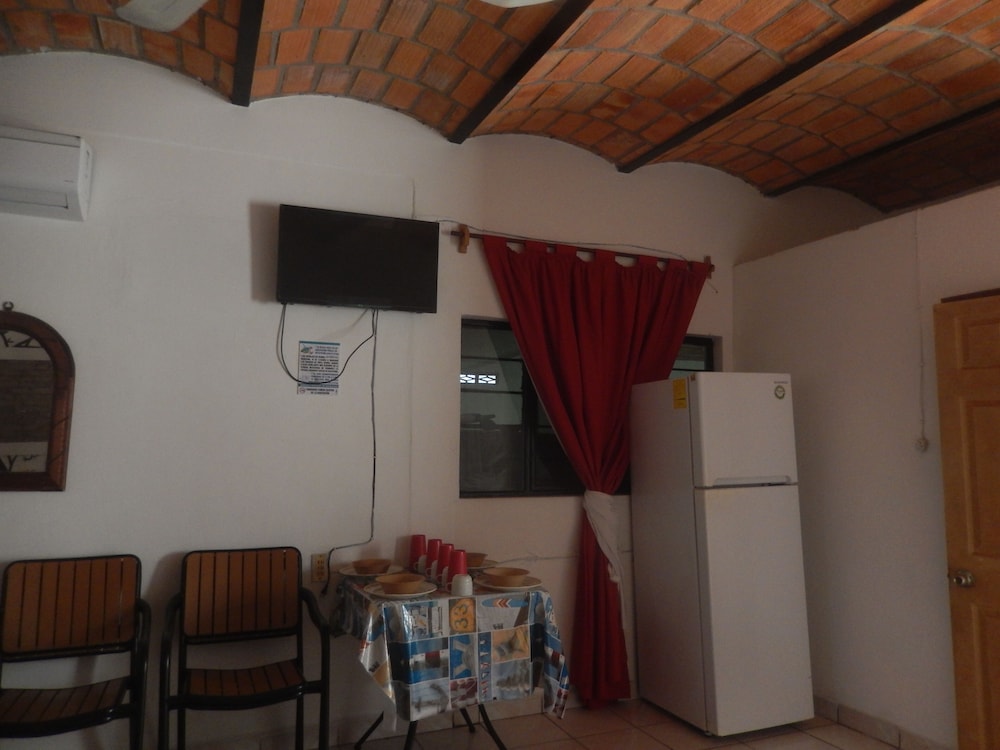 Bungalows y Hotel Lizmar