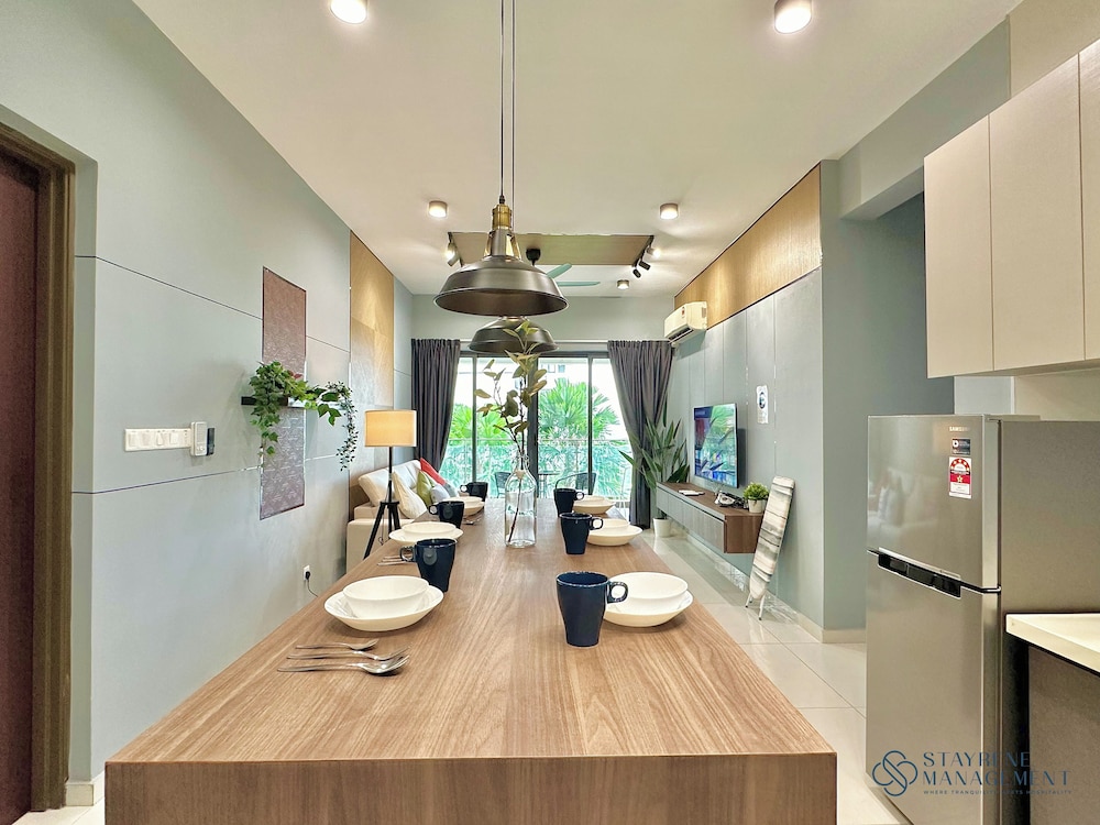 Country Garden Danga Bay Sea View Homestay by Stayrene