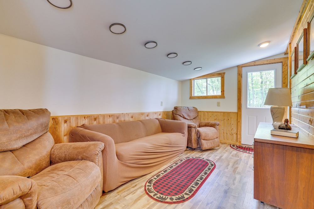 Hatfield Family Home on Lake Arbutus: Boat & Hike