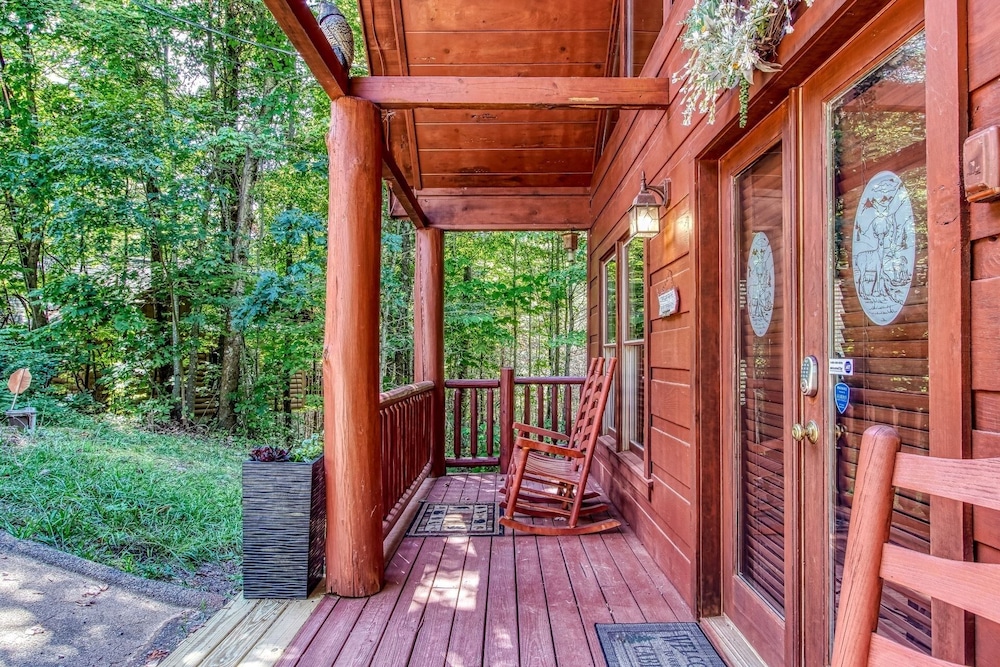Wild Things-perfect Location! Adjacent To Pigeon Forge, Gatlinburg & The National Park 1 Bedroom Cabin by Redawning view 2