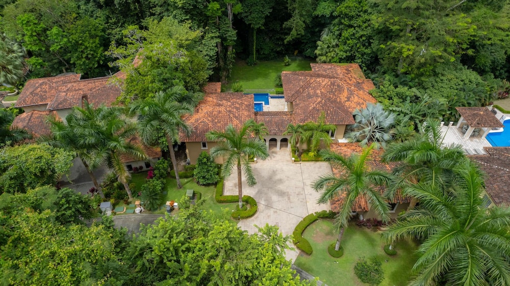 - Casa Zafiro 7 Bedrooms Private Pool