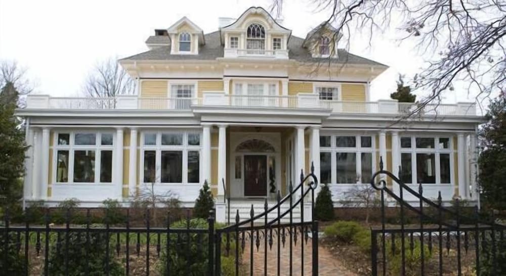 Inn at 202 Dover