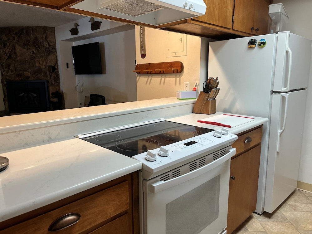 Altomare's Bavarian Ge 1148ha 3 Bedroom Condo