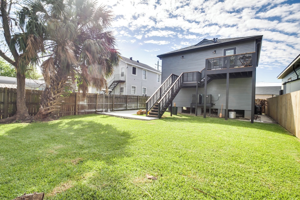 4 Mi to French Quarter: Walkable Apt w/ Yard
