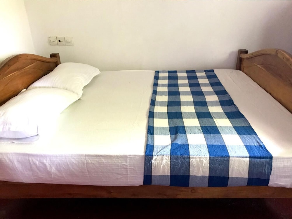 Damith Tourist Inn