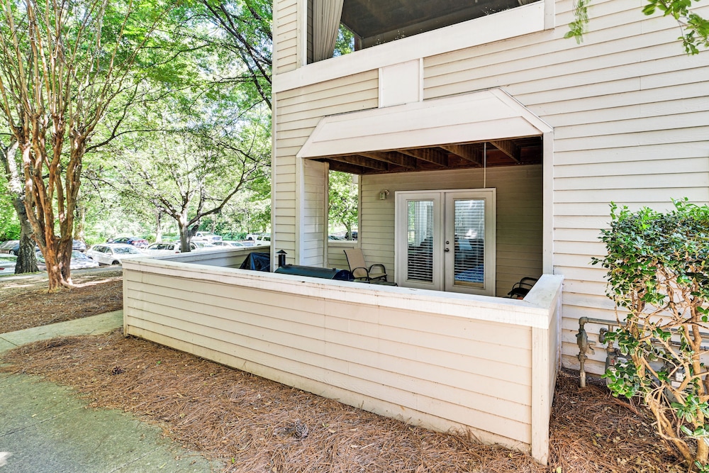 1/2 Mi to Bank of America Stadium: Uptown Condo!