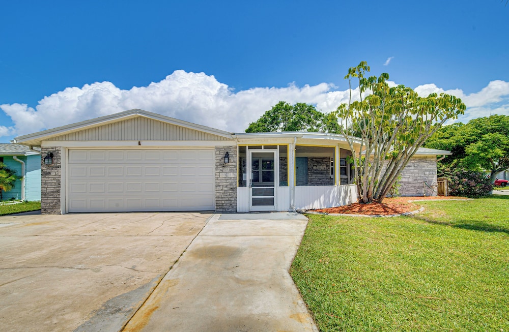 5 Mi to Beach: Home w/ Pool in Holiday!