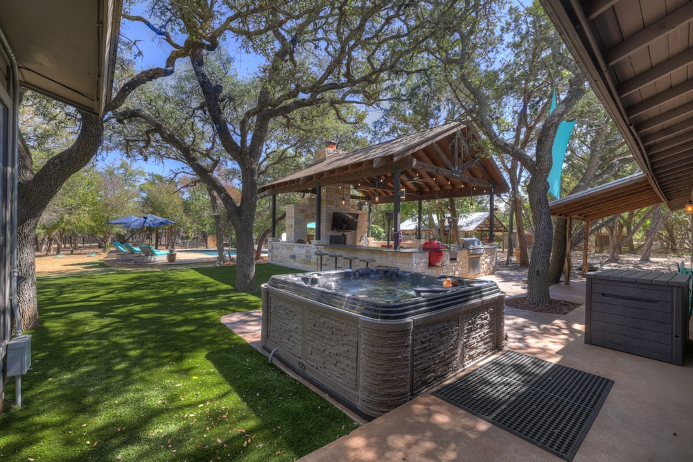 Terracotta Oasis - Wimberley for 30 Guests