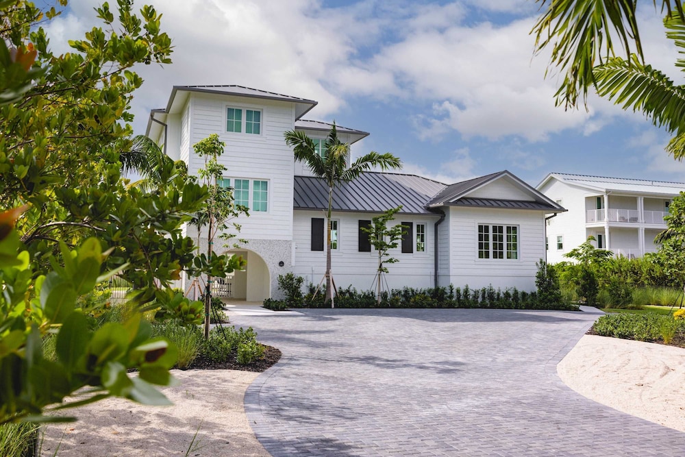 Brand New The Greenmoor House With Pool