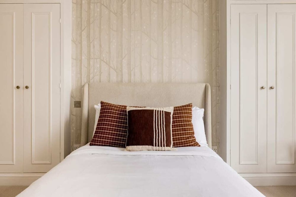 The Chelsea Nest - Stylish 2bdr With Balcony