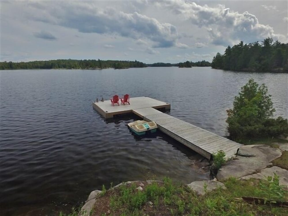 432 Weslemkoon Lake 4 Bedroom Cottage