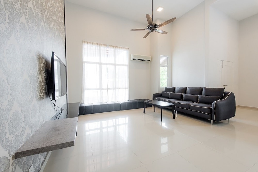 New Corner Shamrock Beach Villas Seaview