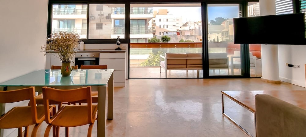 Kalisher Ophrys in Tel Aviv-yafo