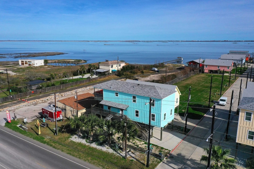 Sleeps 26 2 Homes w/ Waterfront Pool + Boat Dock Laguna Village Escape