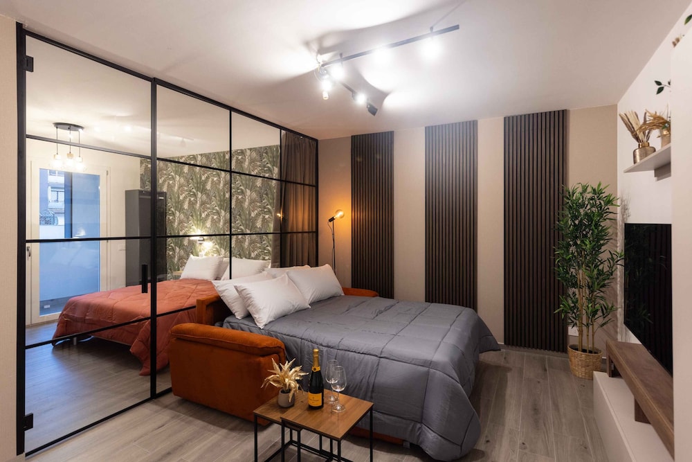 Urban Chic 2 Luxury Suites Apartment