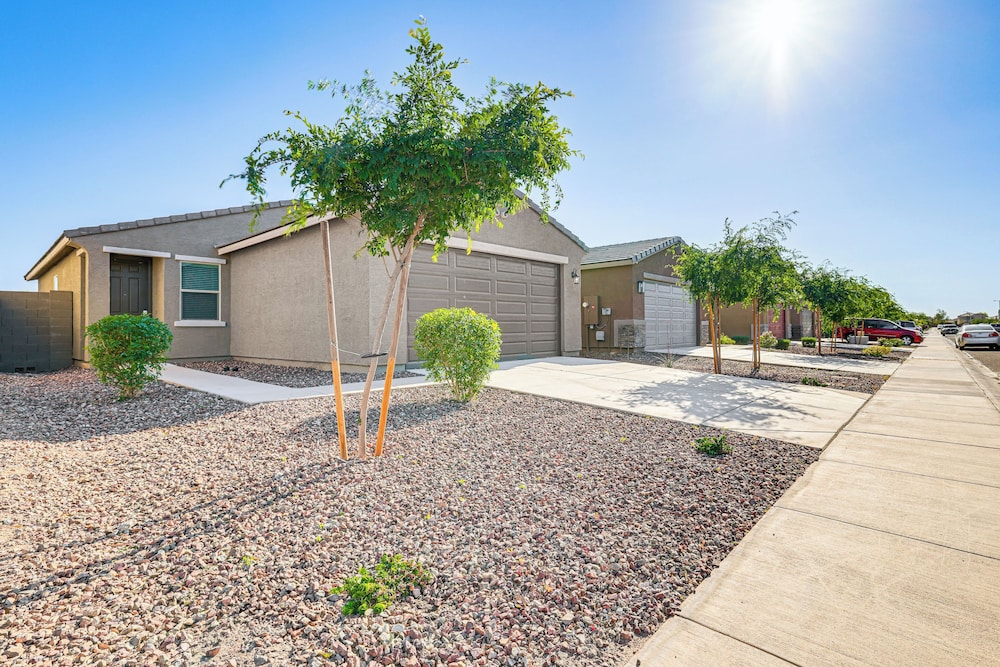 4 Mi to South Mountain Park: Phoenix Area Home