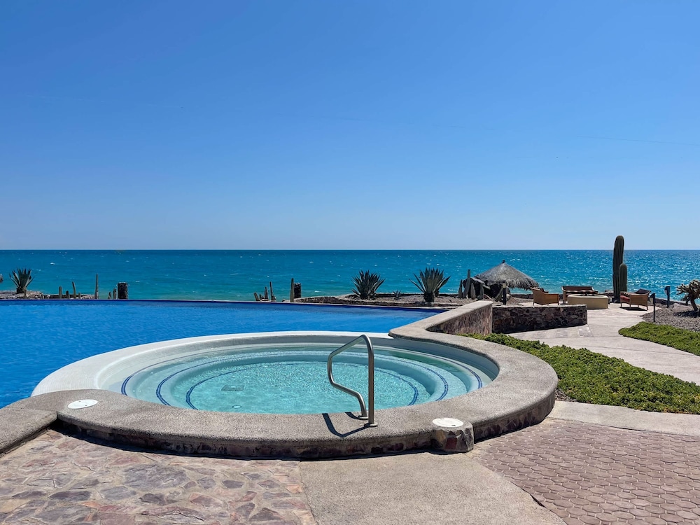 Hidden Gem Condo With Pools Private Beach