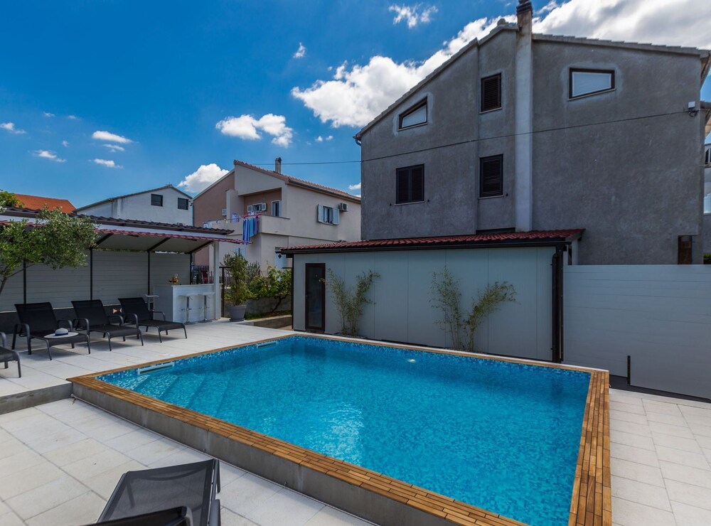 Zadar Lavish and Luxurious Apartment With Private Pool