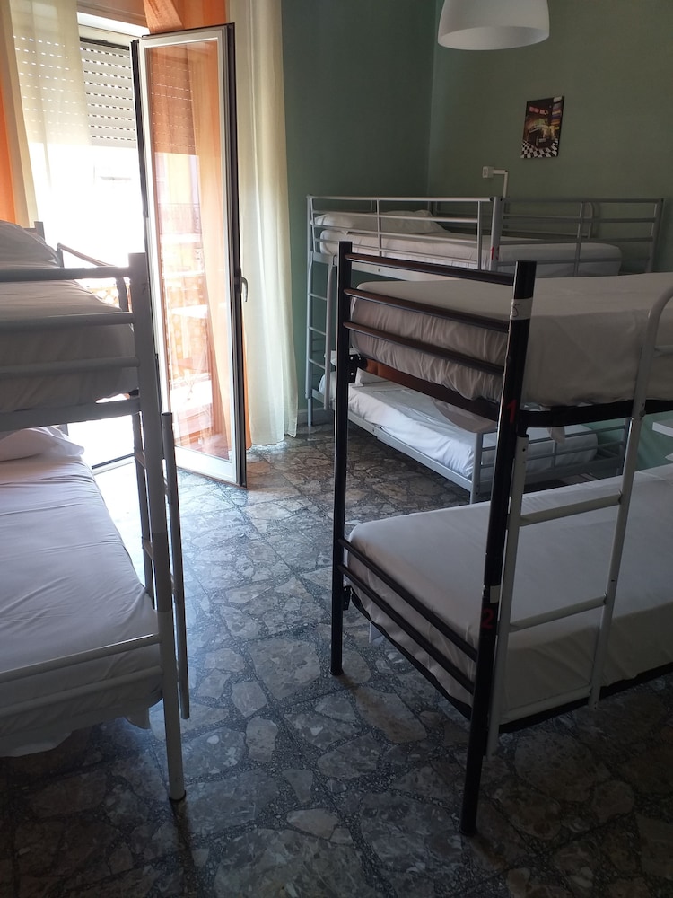 Hostel alexander