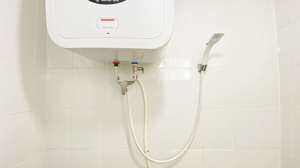 Relaxing And Homey 2Br At Bassura City Apartment