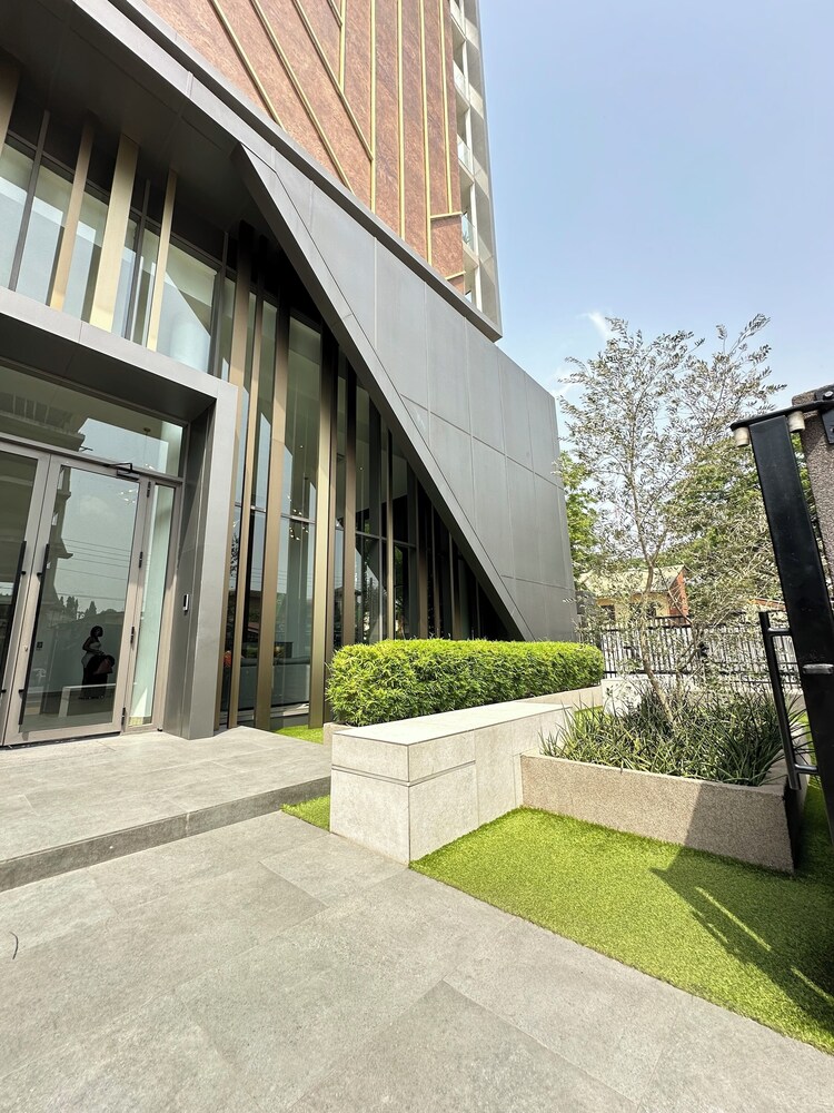 Easy Stay at the Lennox