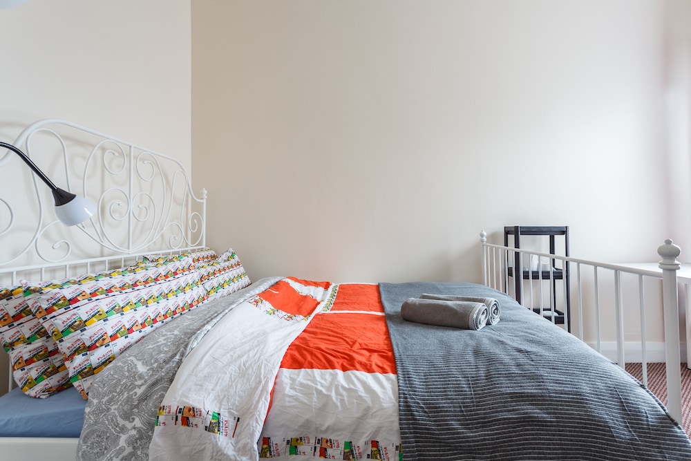 Shirley House Self Catering Guest House, 5 min Drive to Cruise Ship Terminals and City Centre view 2