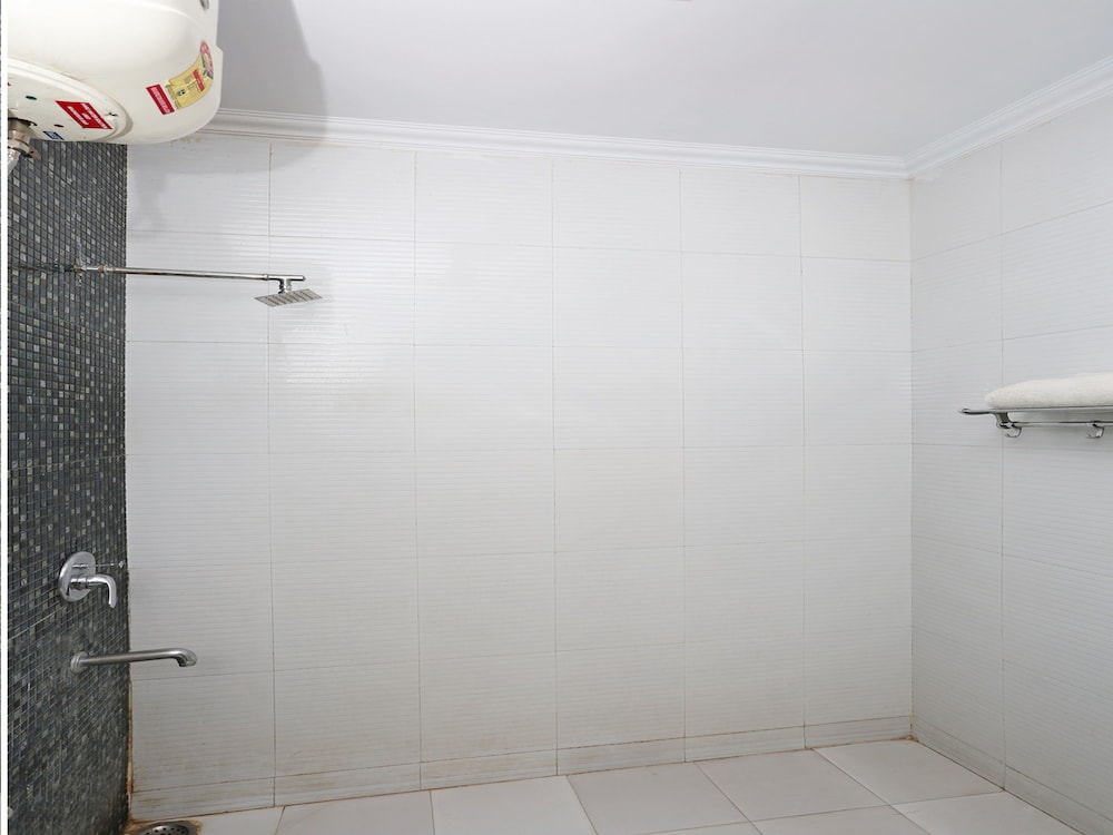 OYO 6895 Hotel Cybercity Rooms & Suites