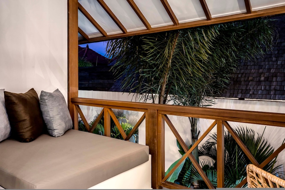 Nusantara Loft 3 Raijua by Alfred in Bali - Stunning 3 BD Loft w Private Pool Near the Beach Pererenan Beach - Canggu
