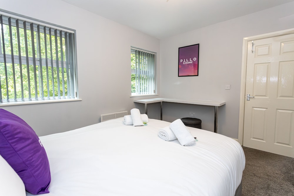 Pillo Rooms Apartments - Trafford view 4