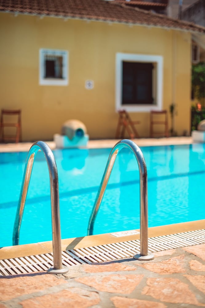 Avra Paradise Aparthotel