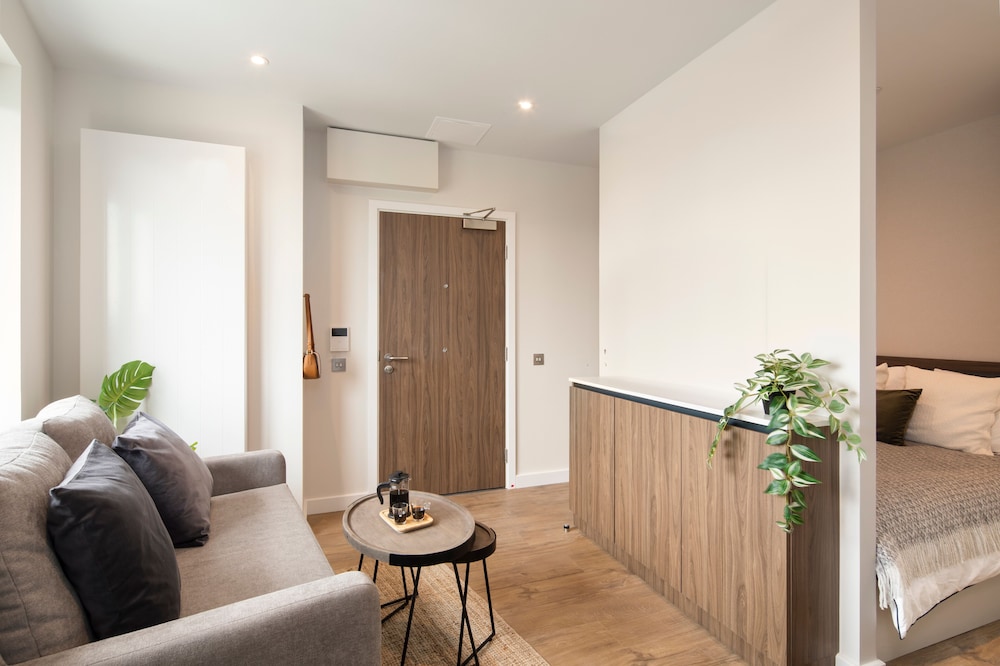 StayCozy at Enclave Croydon