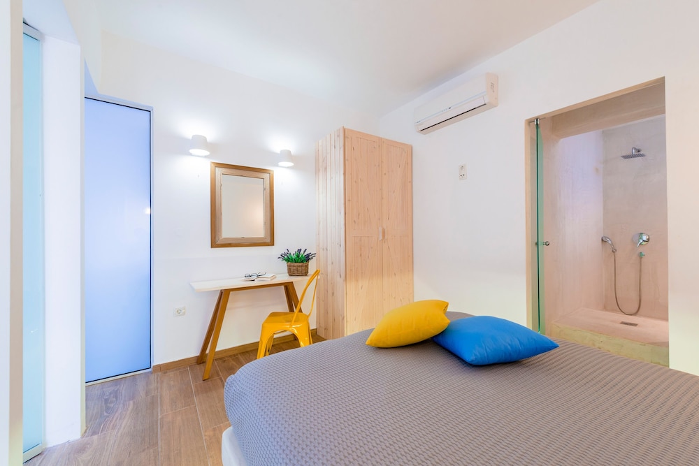 Kouros Home Hotel