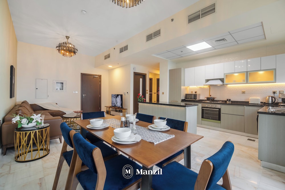 Manzil - Luxury 2BR w Pool and Burj View