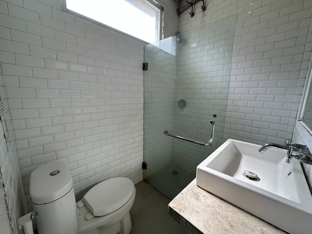 Sky Apartments And Suites