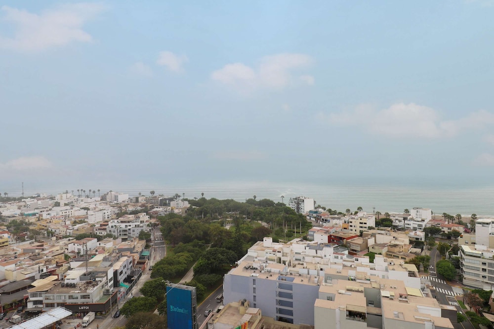 w Amazing 3BR w Balcony in San Isidro