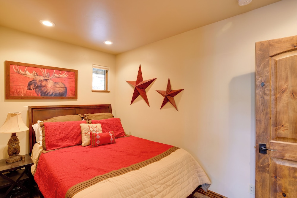 Patio & Mountain Views: Central Ouray Getaway! view 4