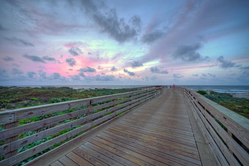 The Madison Pool, Mustang Island Beaches & Port A Fun Nearby