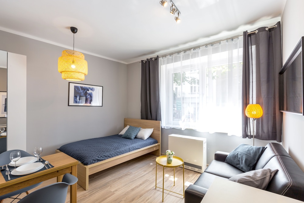 FriendHouse Apartments