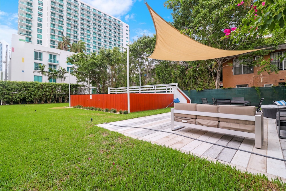 Roami at Edgewater Place