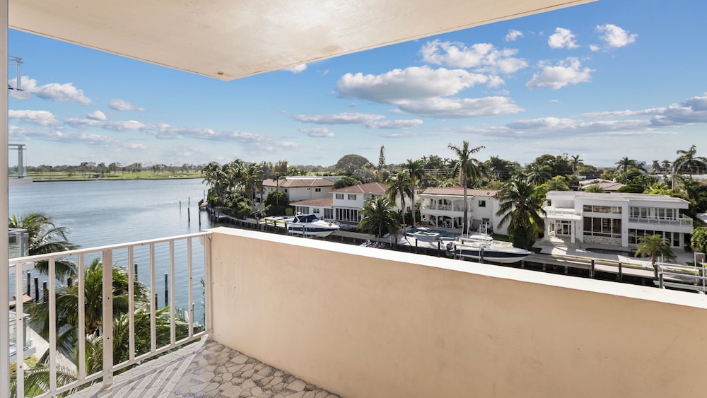 Bay Harbor Sunset Apt 5C