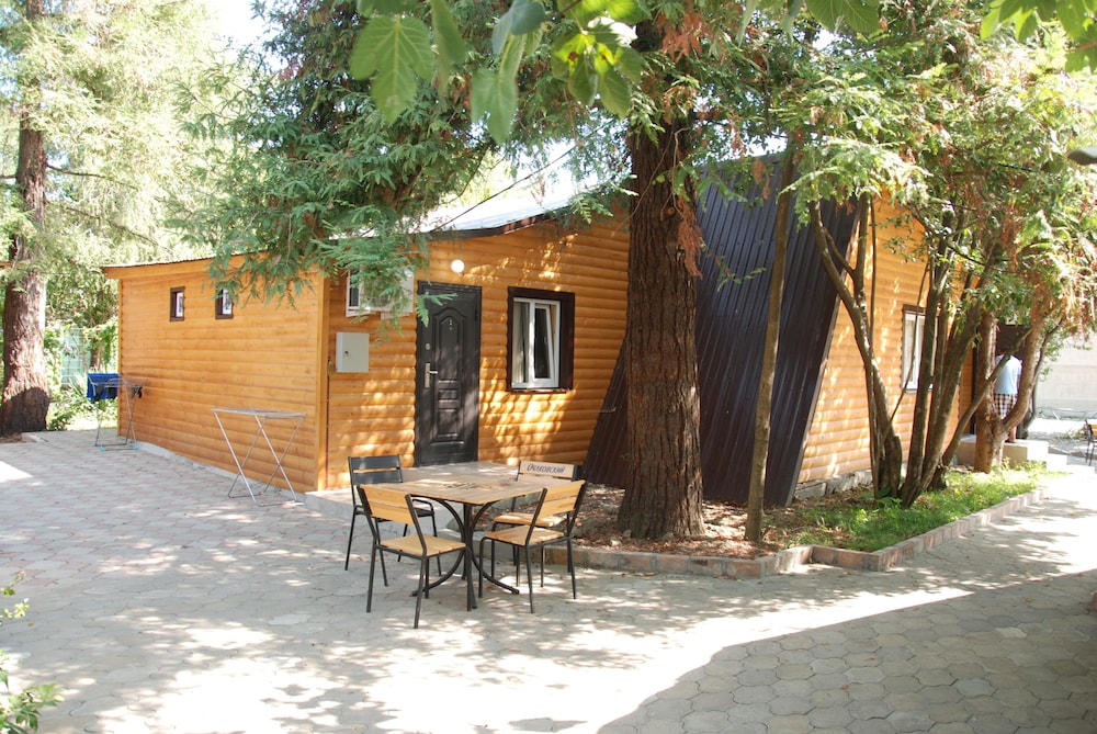 Peak Season Hotel